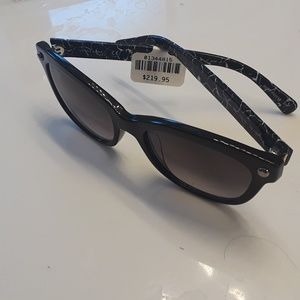 Lady's sunglasses